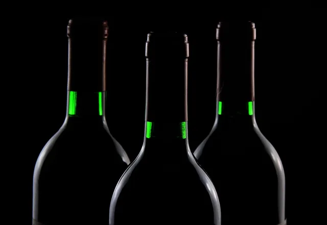 bottles, beverage, wine, drink, alcohol, alcoholic drink, alcoholic beverage, black bottles, dark, wine, wine, wine, wine, wine, alcohol, alcohol. Black-owned zero-proof bottle shops and the US cities where they opened