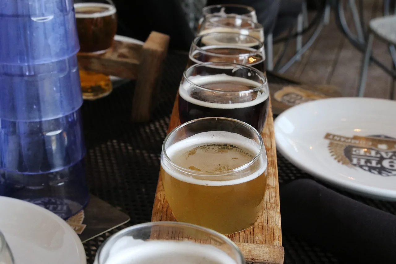 drink, beer, beer tasting, alcohol, beverage, cold. Blind nonalcoholic beer tasting: how many tasters you need for a fair result