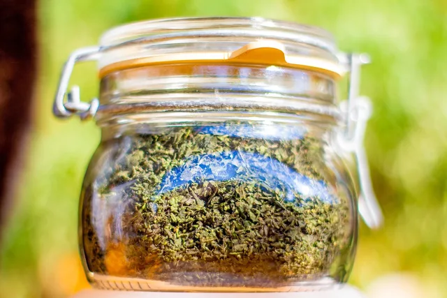 tea, herbs, leaves, nature, jar, glass. Six ways to get real botanical flavor into a glass at home