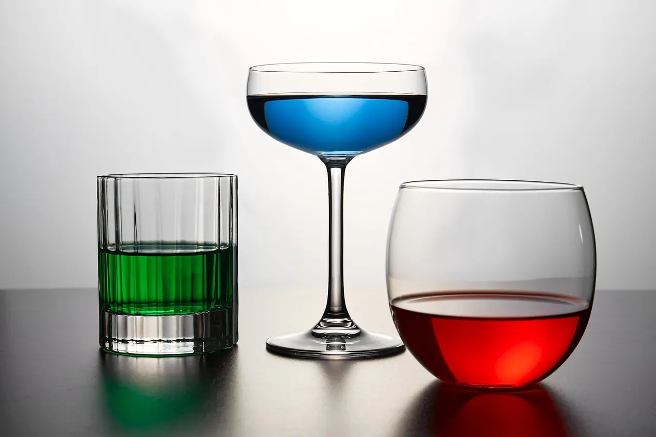 glass, glasses, drinks, wine, drink, transparent, liquid, color, red, green, blue, cocktail, colors, colored, aperitif, three, goblets, toasts, bar, aperitif, three, three, three,