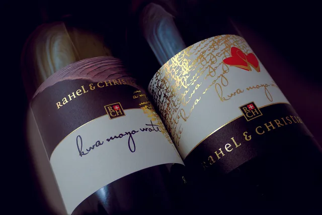 wine, labels, wine bottles. Nonalcoholic aperitifs labels: color and ingredient clues