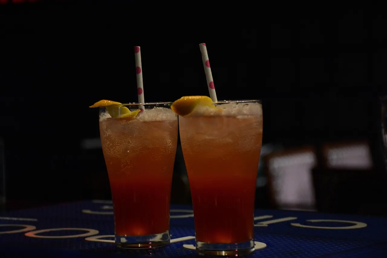 roadhouse, drink, mocktail, fun, glass, juice, beverage, refreshment, cocktail, fresh, mojito, ingredient, colorful, drinks, tropical, tasty, alcohol, lemon, summer, yummy, holiday
