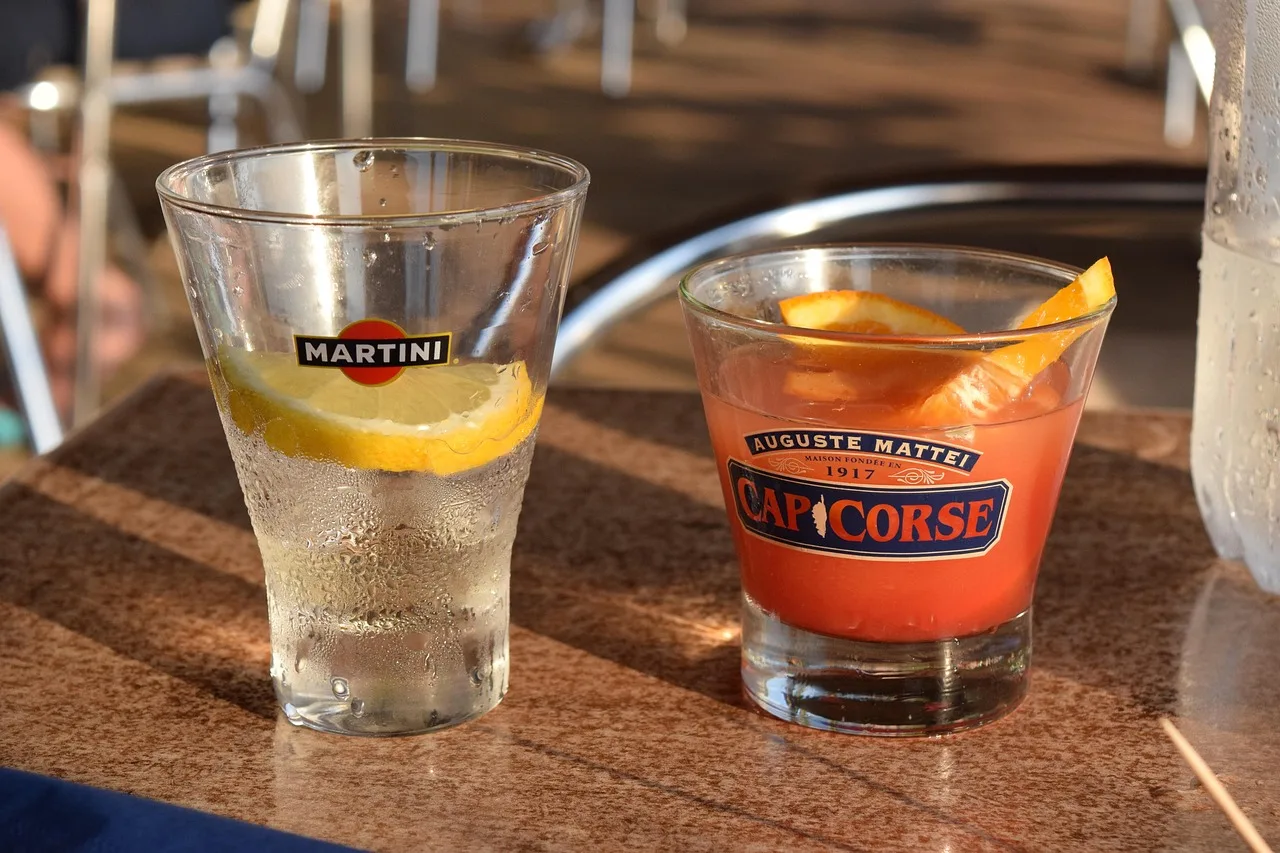 aperitifs, alcohol, drink, cocktail, glass, enjoy, ice cubes, nature, yummy, summer, refreshment. Matching nonalcoholic aperitif styles to five buyer types