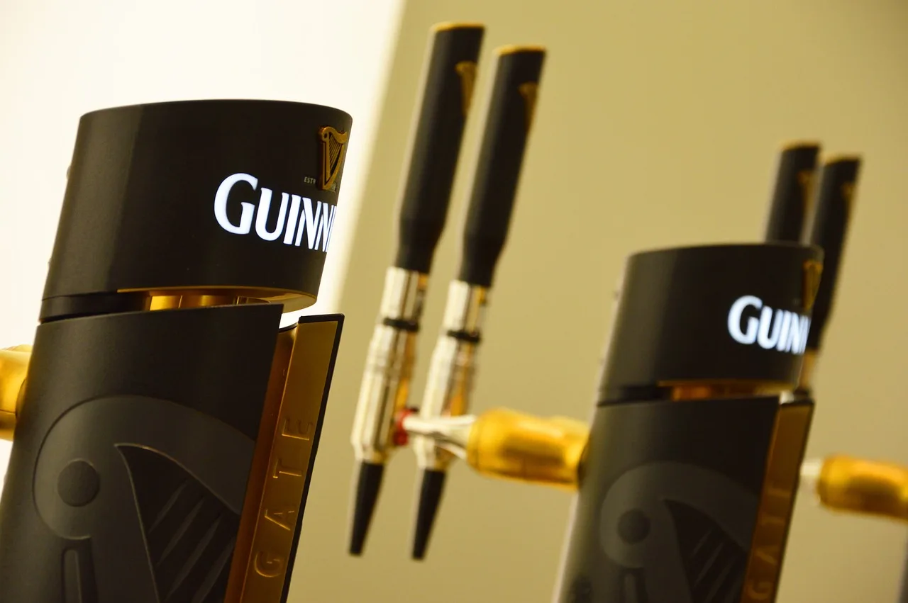 guinness, ireland, beer, irish beer, stout beer, guinness, guinness, guinness, guinness, guinness. Why nonalcoholic stout pours thicker than IPA: body, foam and carbonation