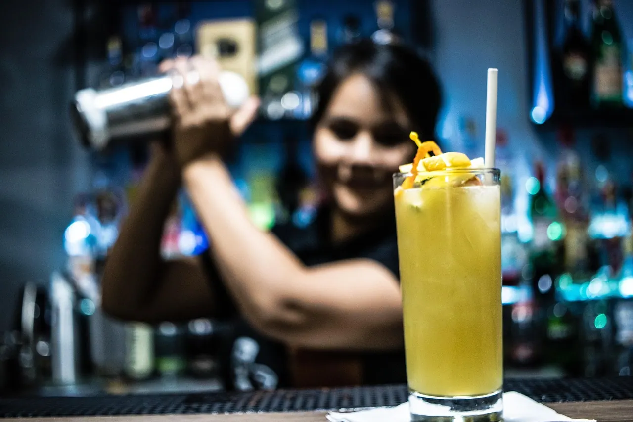 bartender, cocktail, beverage, bartender, bartender, bartender, bartender, bartender. 4 points on zero proof beverage brands that matter